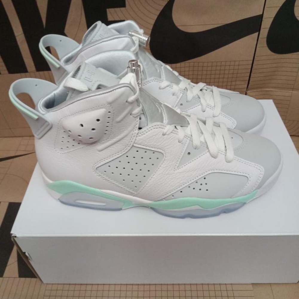 Brand New! Women’s Jordan 6 Retro-Mint Foam Size:9